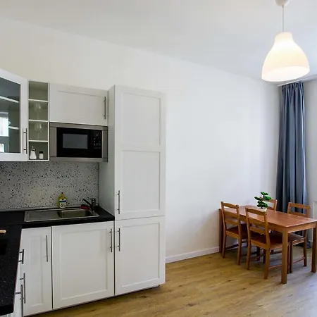 Churchill Apartmanhotel 4*